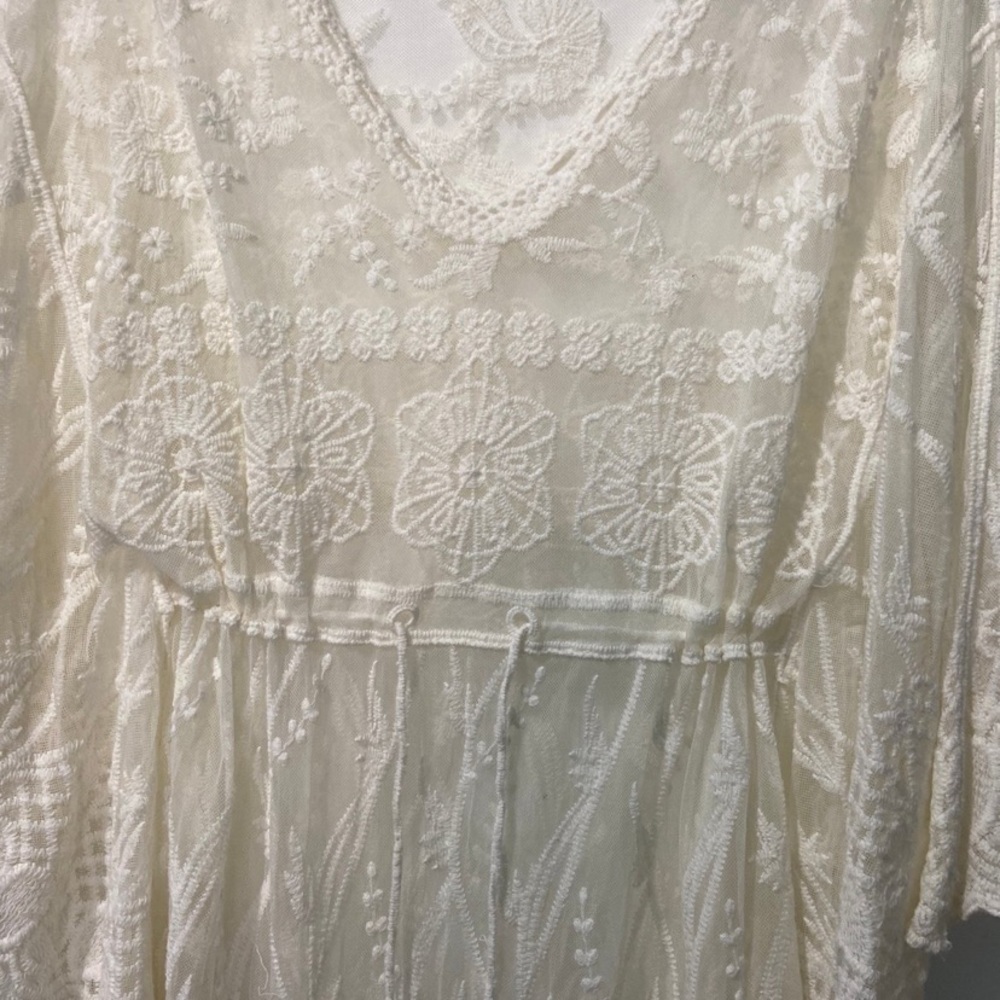 Cream colored beach cover - Picture 3 of 6